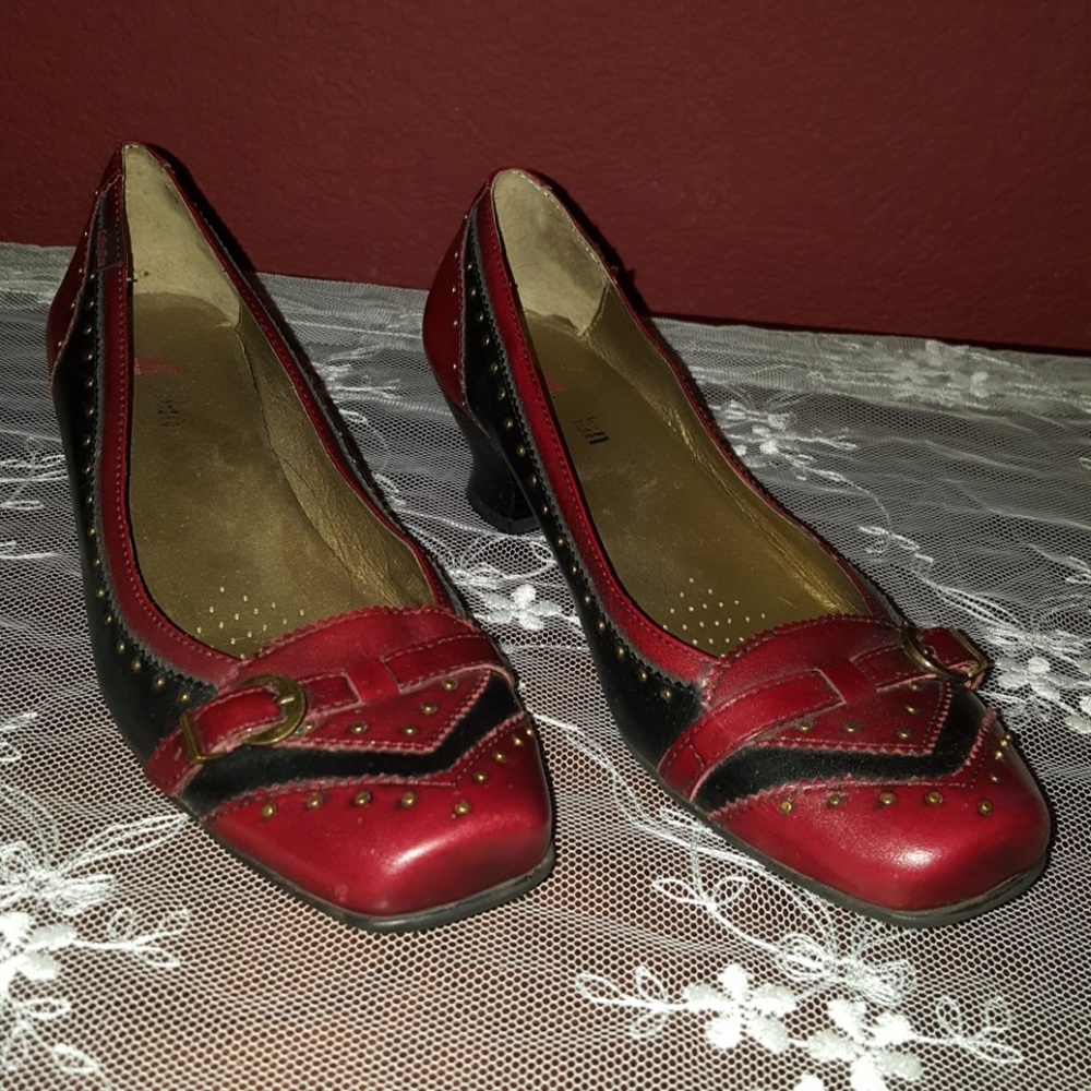RARE CallagHan Adaptaction Spectator Pumps